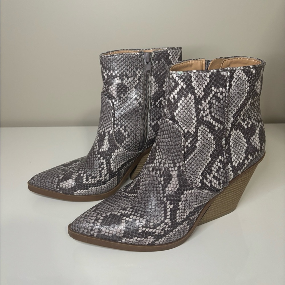 EXPRESS Snakeskin Wedge Heel Ankle Boots